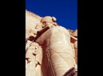Abu Simbel. Estàtua de Ramsés II de 20 m d'altura.