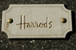 Placa de l'entrada dels magatzems Harrods (bons WCs...)