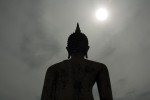 Buda del Wat Mahatat sota el sol, Sukhothai