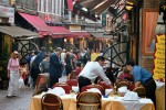 Carrer ple de restaurants anomenat tradicionalment l'estómac de Brusel·les