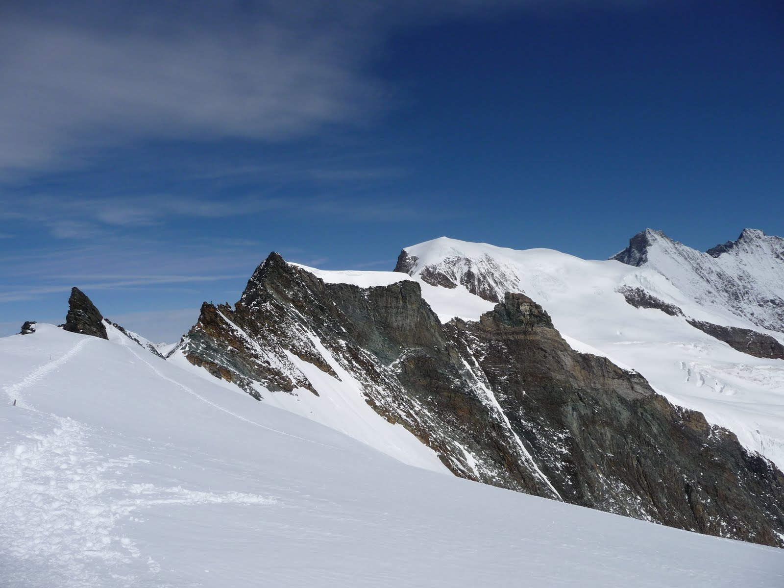 A Feejoch. Inici de l'aresta est a l'Alphubel.