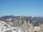Jean Arlaud i Gourgs Blancs. Darrera, de color fosc, cresta sencera Punta del Sabre-Gran Bachimala-La Pez i encara més al fons el Vignemale.